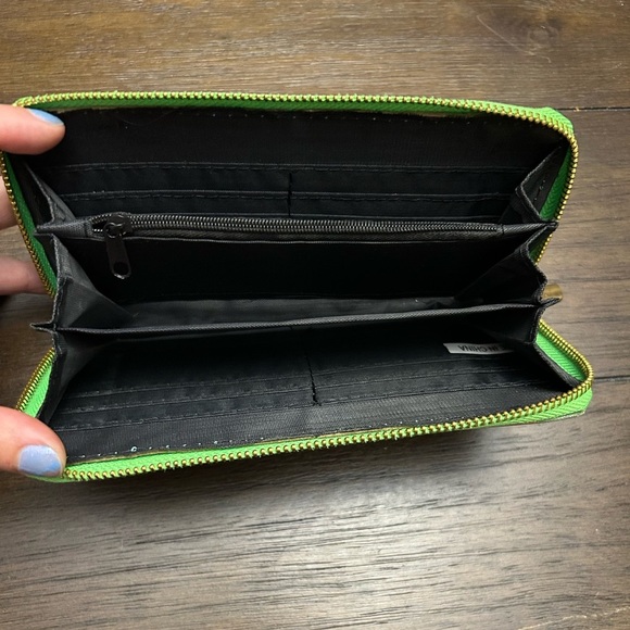 Cute Dog Print Wallet with Green Trim - Picture 3 of 3